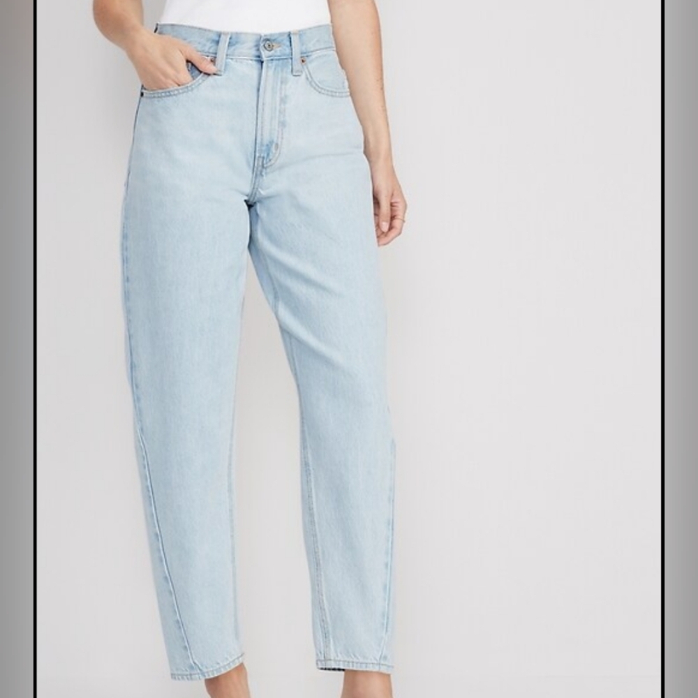 Old Navy DISCONTINUED Women's Light Wash Extra High Wasted BalloonJeans